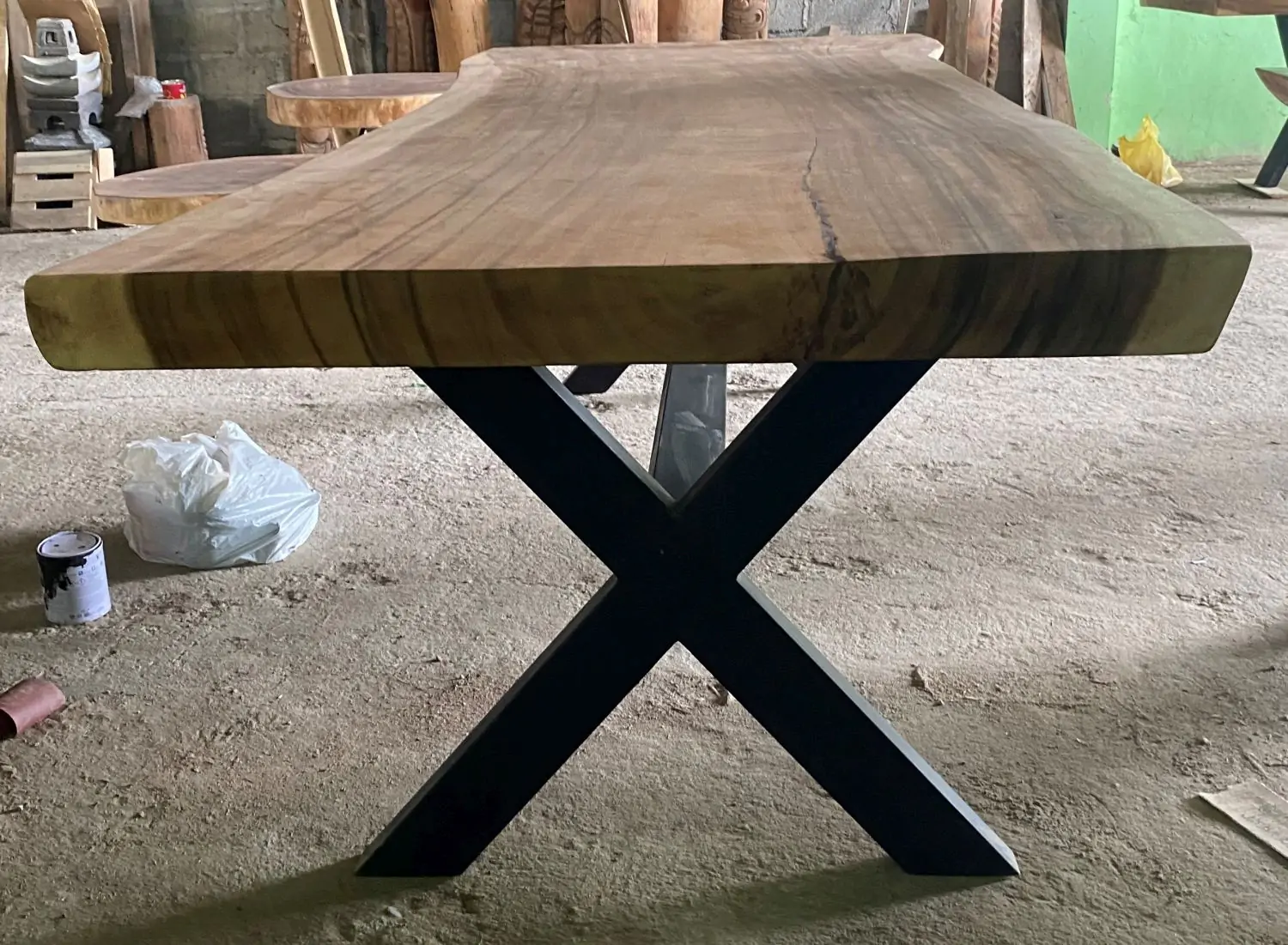  Product image 9 of the product “Natural wood table suar with metal legs X-style, 304cm length, 115cm width, 83.5cm height. Table top 7cm thickness ”